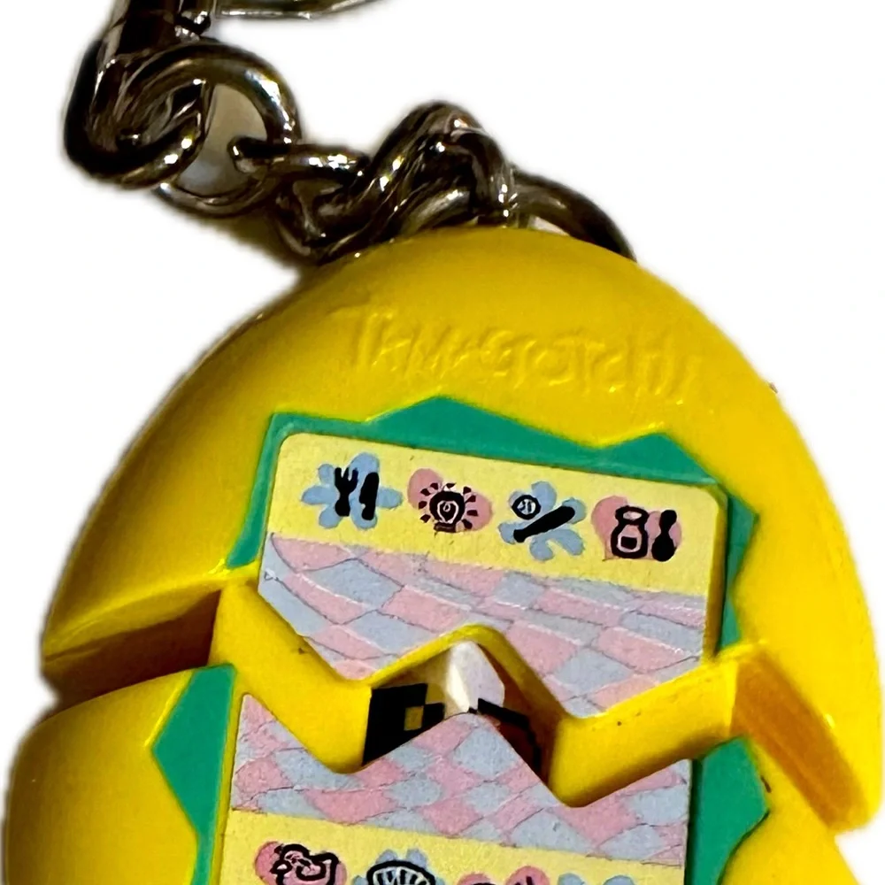 VTG 1997 TAMAGOTCHI YELLOW KEYCHAIN DIGITAL PET EGG GAME MCDONALDS YELLOW EASTER